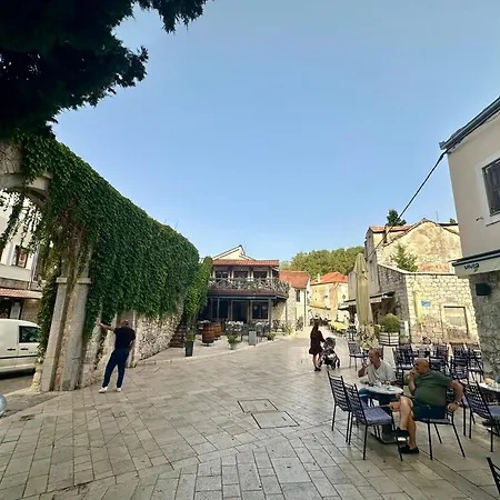 S&a * Τρέμπινιε